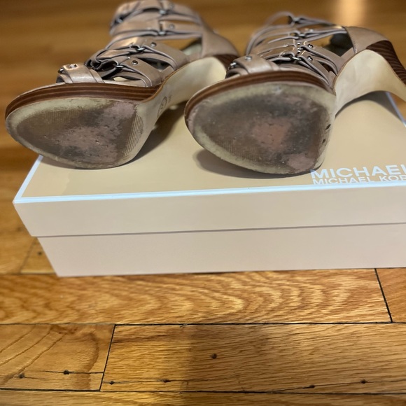 MICHAEL KORS LEONIA BOOTIES IN TAUPE SZ 8 STRAPPY HEEL - Picture 9 of 11
